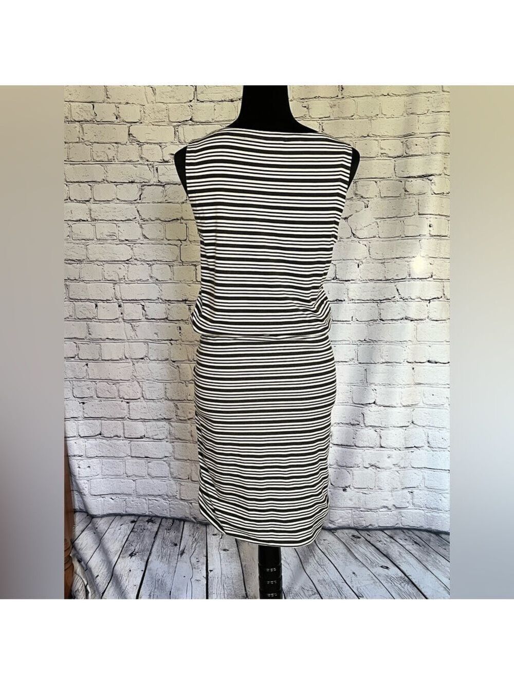 Athleta Black & White Striped Tulip Hem Sleeveless Dress Size Small Tall EUC - Picture 3 of 11